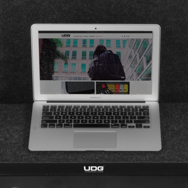 Acquista UDG U91019BL - FC MULTI FORMAT XL BLACK MK3 PLUS (LAPTOP SHELF) online | Merula Strumenti Musicali