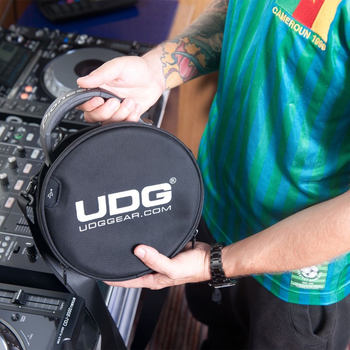 Acquista UDG ULTIMATE DIGI HEADPHONE BAG BLACK | U9950BL online | Merula Strumenti Musicali