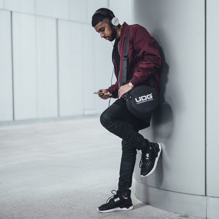 Acquista UDG ULTIMATE DIGI HEADPHONE BAG BLACK | U9950BL online | Merula Strumenti Musicali