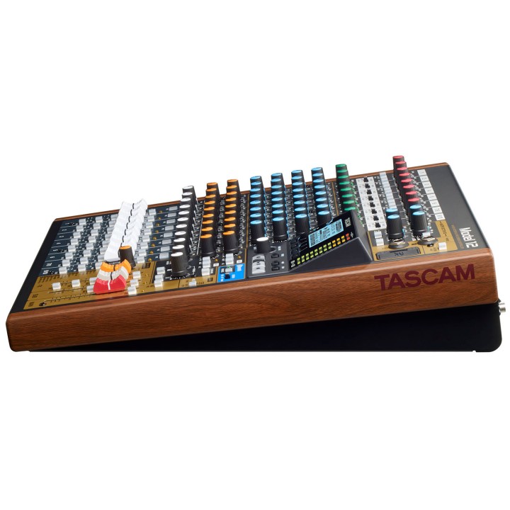 Acquista TASCAM Model 12 online | Merula Strumenti Musicali