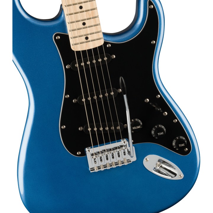 Acquista SQUIER Affinity Series Stratocaster, Maple Fingerboard, Black Pickguard, Lake Placid online | Merula Strumenti Musicali