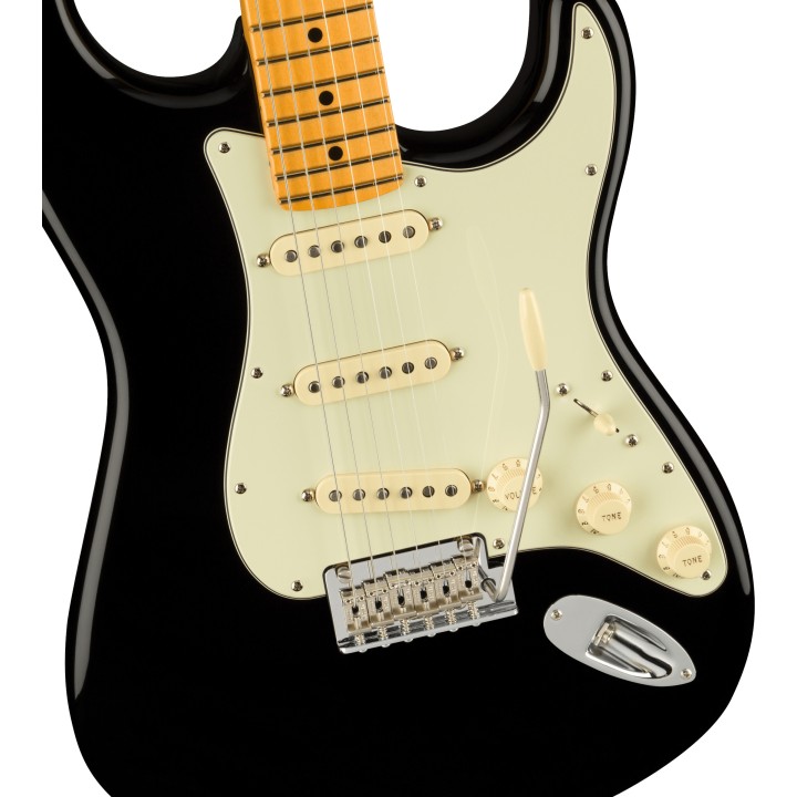 Acquista FENDER American Professional II Strat Mn Blk 0113902706 online | Merula Strumenti Musicali