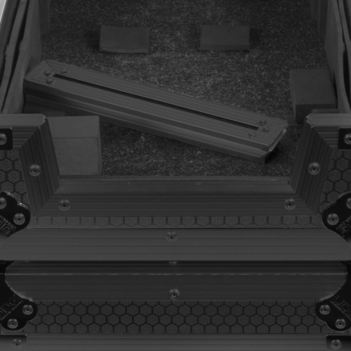 Acquista UDG U91051BL2 - UDG ULTIMATE FLIGHT CASE PIONEER XDJ-RX2 BLACK MK2 PLUS (WHEELS) online | Merula Strumenti Musicali