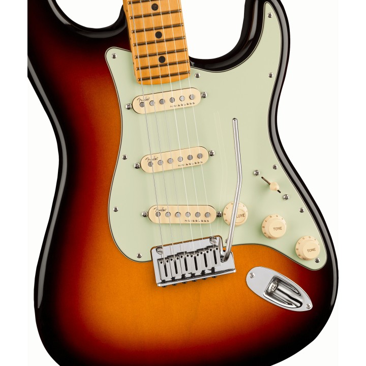 Acquista FENDER American Ultra Stratocaster, Maple Fingerboard, Ultraburst online | Merula Strumenti Musicali