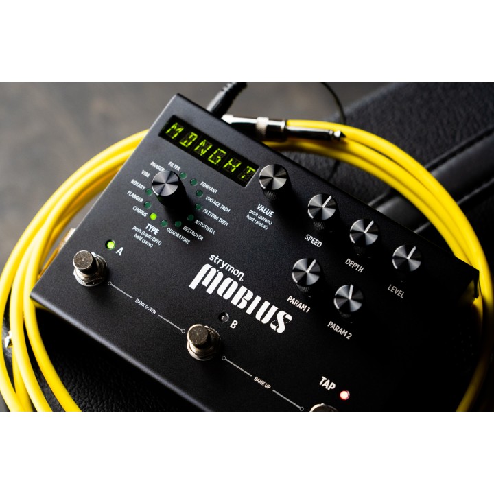Acquista STRYMON MOBIUS MIDNIGHT EDITION online | Merula Strumenti Musicali