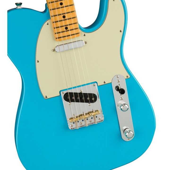 Acquista FENDER American Professional II Telecaster, Maple Fingerboard, Miami Blue online | Merula Strumenti Musicali