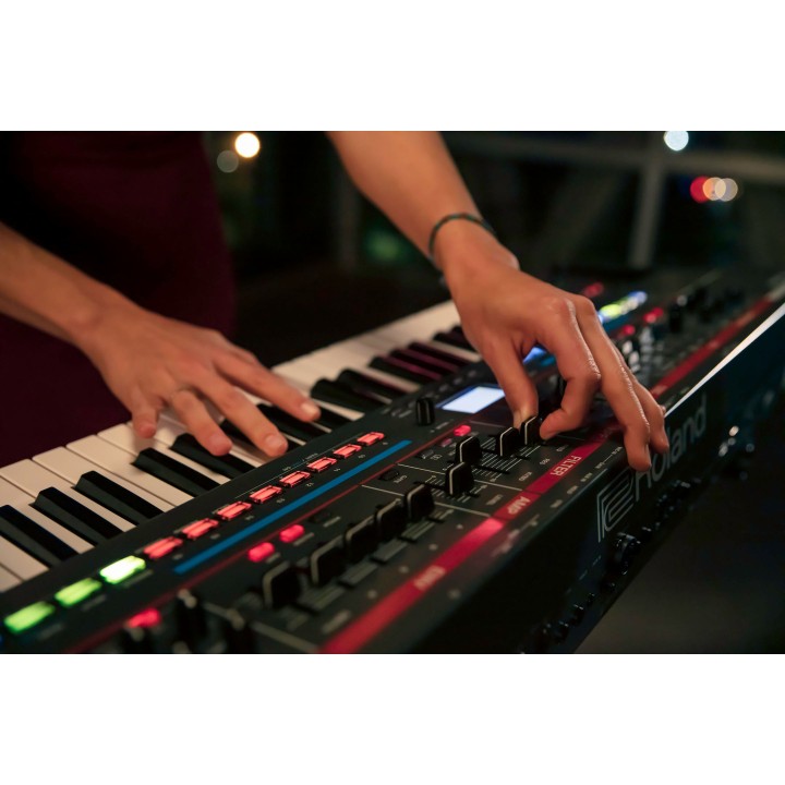 roland juno x sintetizzatore analogico