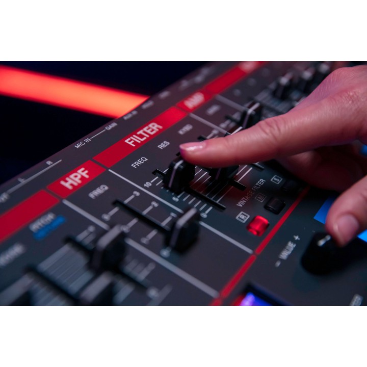 roland juno x sintetizzatore analogico