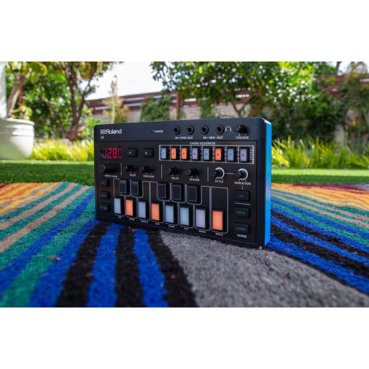 Acquista ROLAND J-6 online | Merula Strumenti Musicali