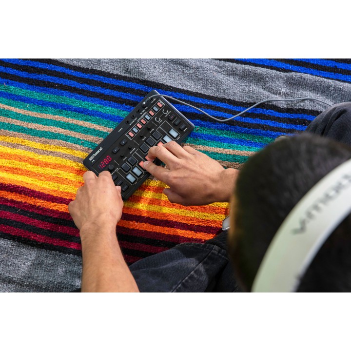Acquista ROLAND J-6 online | Merula Strumenti Musicali