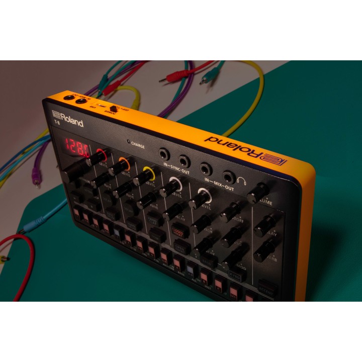 Roland - T8