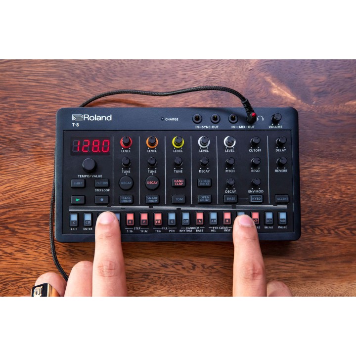 Roland - T8