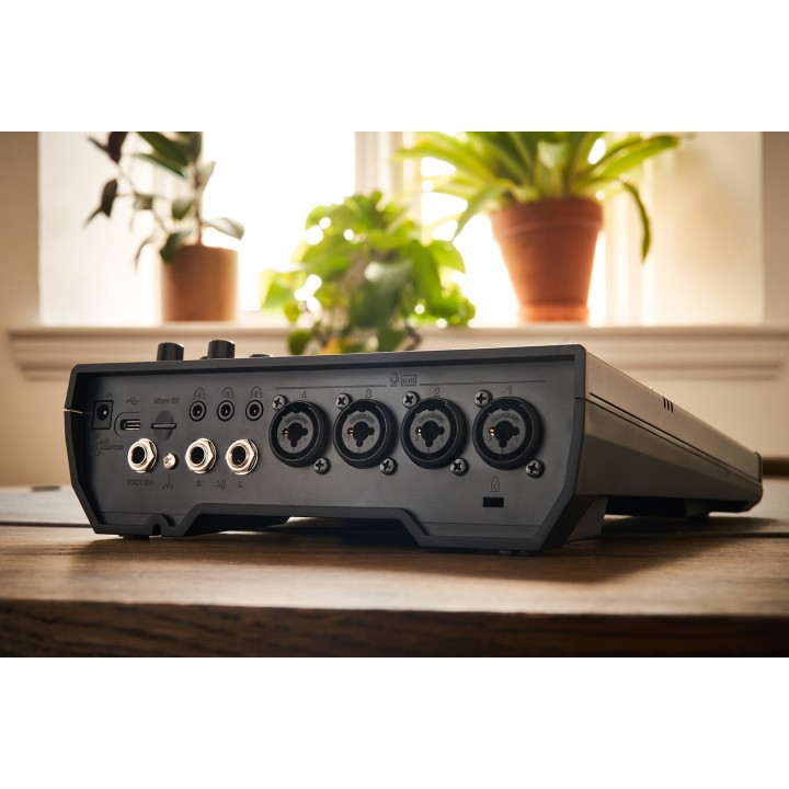 Acquista BOSS GCS-8 MIXER FOR STREAMING online | Merula Strumenti Musicali