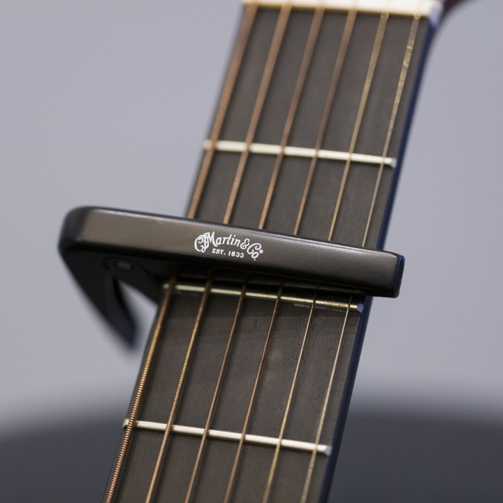 Acquista MARTIN 18a0123 Acc. Capo Black online | Merula Strumenti Musicali
