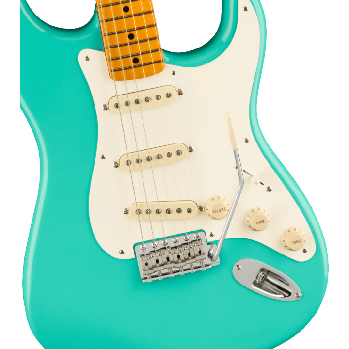 Acquista FENDER American Vintage II 1957 Stratocaster, Maple Fingerboard, Sea Foam Green online | Merula Strumenti Musicali
