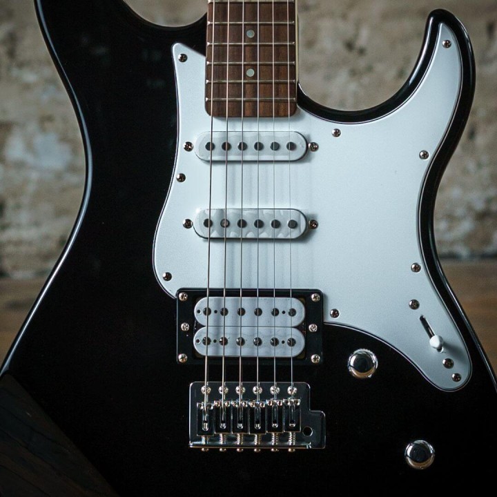 Acquista YAMAHA Pacifica 112V BL - Black online | Merula Strumenti Musicali