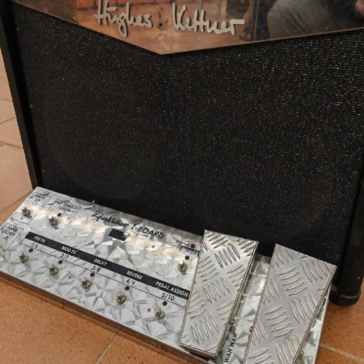 Hugher & Kettner | Zentera + Foot Controller Amplificatore combo a stato solido per chitarra usato