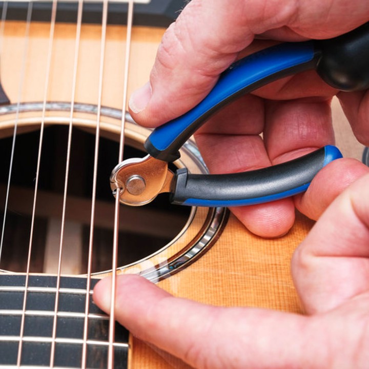 Acquista MUSIC NOMAD MN-MN223 GRIP ONE - ALL IN ONE STRING WINDER + CUTTER + PUL online | Merula Strumenti Musicali