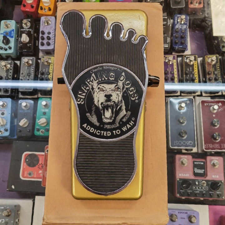 Snarling Dogs | Bawl Buster Bass Wah