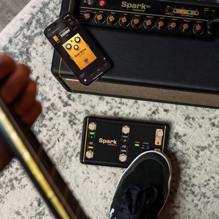 Acquista POSITIVE GRID Spark Control X online | Merula Strumenti Musicali