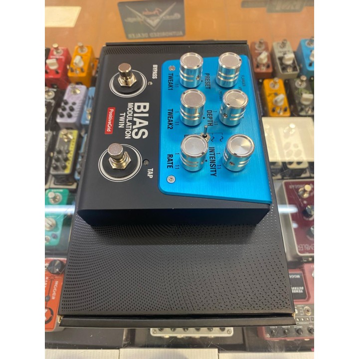 Positive Grid Bias Modulation Twin, Pedale per chitarra con più modulazioni. MERULA