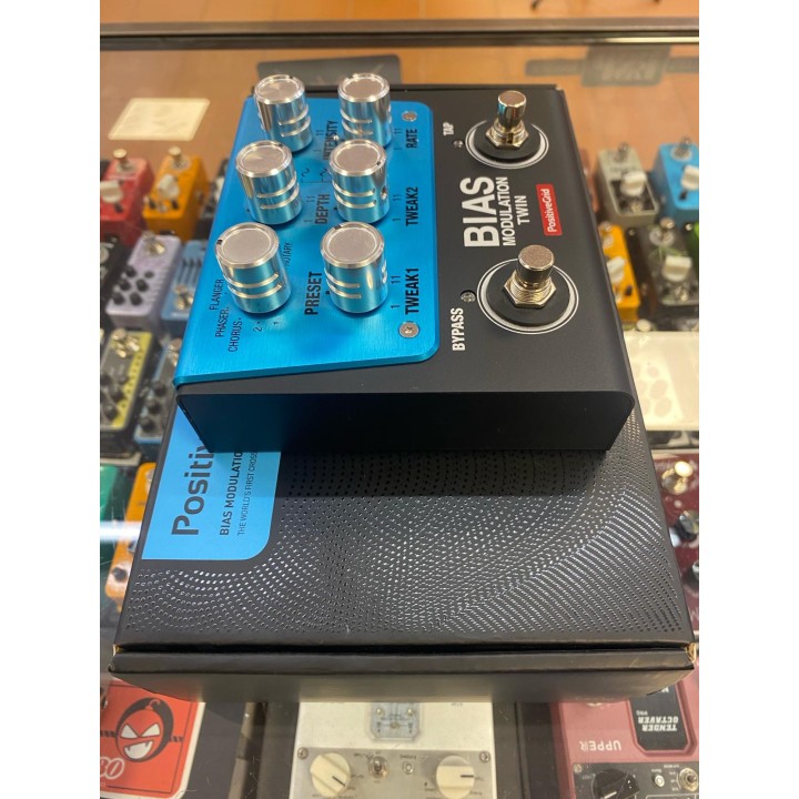 Positive Grid Bias Modulation Twin, Pedale per chitarra con più modulazioni. MERULA