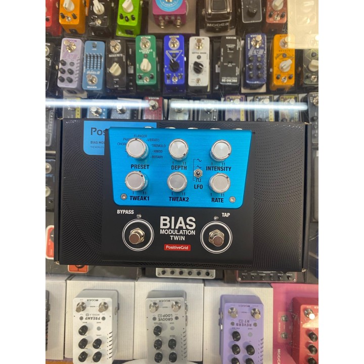 Positive Grid Bias Modulation Twin, Pedale per chitarra con più modulazioni. MERULA