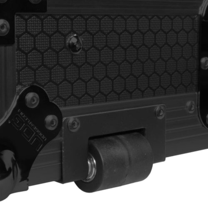 Acquista UDG U91087BL - ULTIMATE FLIGHT CASE PIONEER OPUS-QUAD BLACK PLUS (L&W) online | Merula Strumenti Musicali