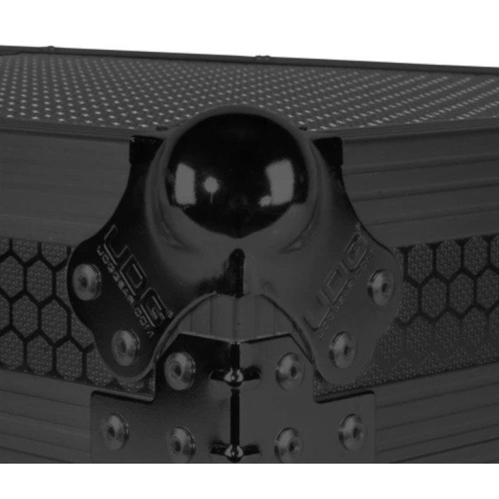 Acquista UDG U91087BL - ULTIMATE FLIGHT CASE PIONEER OPUS-QUAD BLACK PLUS (L&W) online | Merula Strumenti Musicali