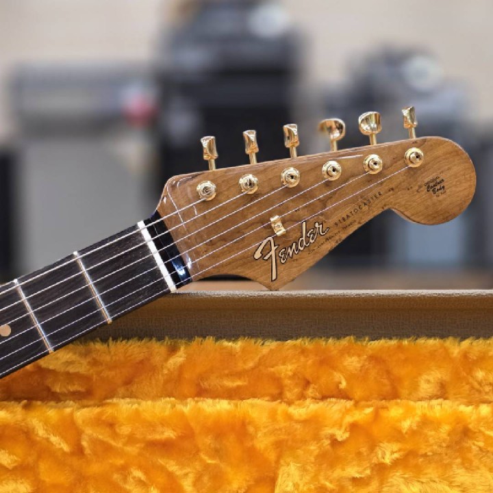 Acquista FENDER Artisan Maple Burl Strat Nos, Ebony Madagascar Fingerboard, Aged Natural - Cu online | Merula Strumenti Musicali