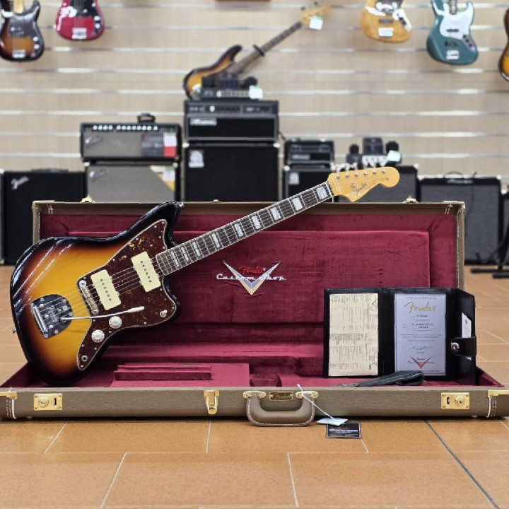 Acquista FENDER 1967 Jazzmaster DLX Closet Classic, 3A Rosewood Fingerboard, 3-Color Sunburst online | Merula Strumenti Musicali
