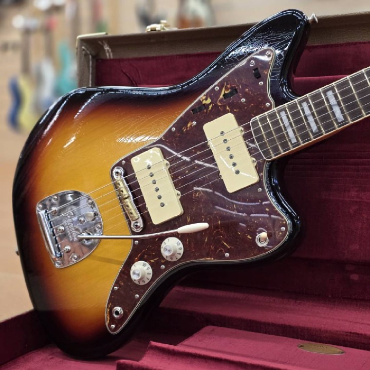 Acquista FENDER 1967 Jazzmaster DLX Closet Classic, 3A Rosewood Fingerboard, 3-Color Sunburst online | Merula Strumenti Musicali