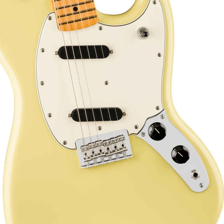 fender-player-ii-mustang-maple-fingerboard-1