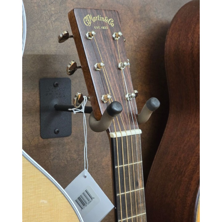 Martin - D-18 (2025)