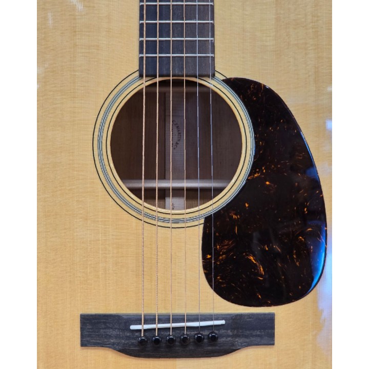 Martin - D-18 (2025)