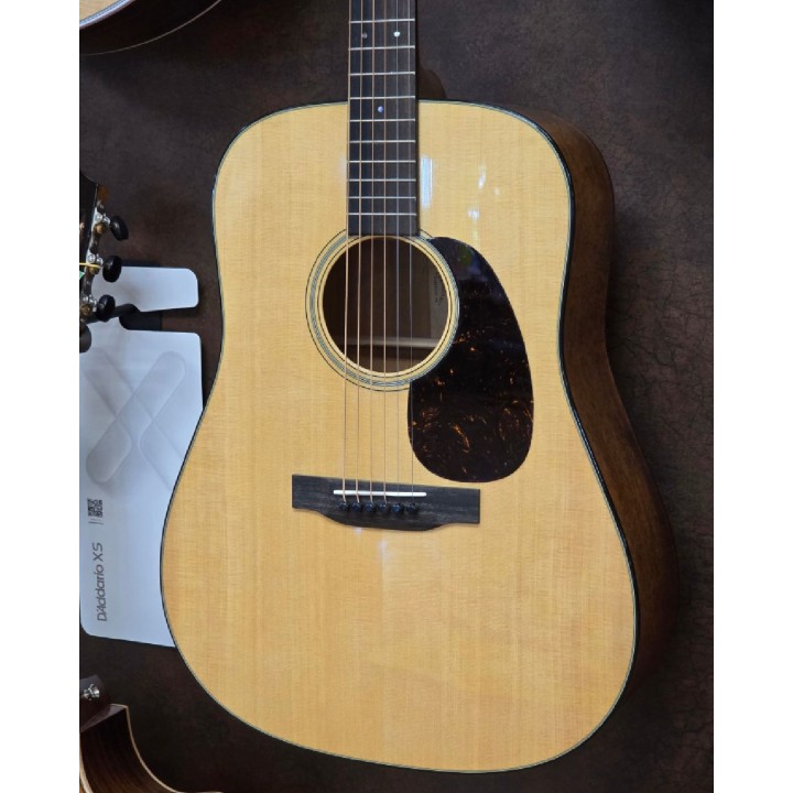 Martin - D-18 (2025)