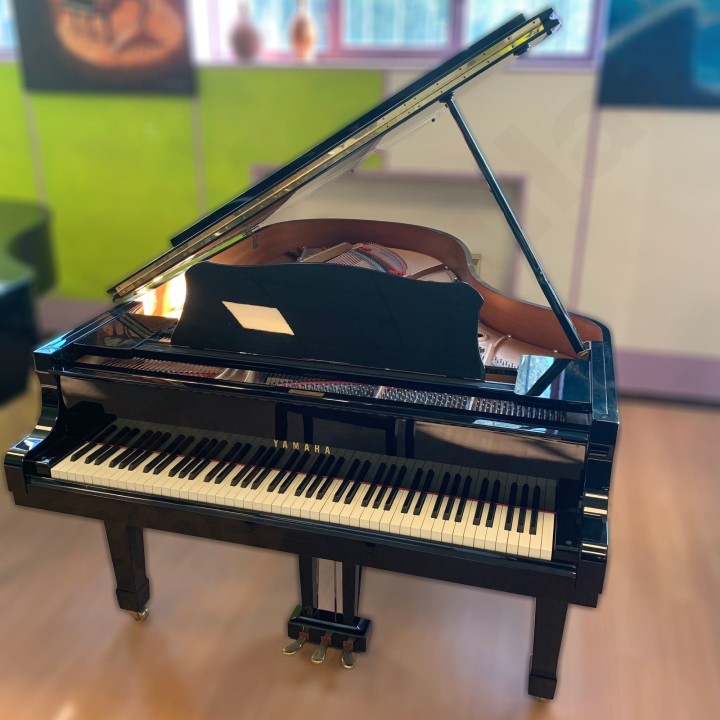 Yamaha C5 (1996) - Pianoforte a Coda
