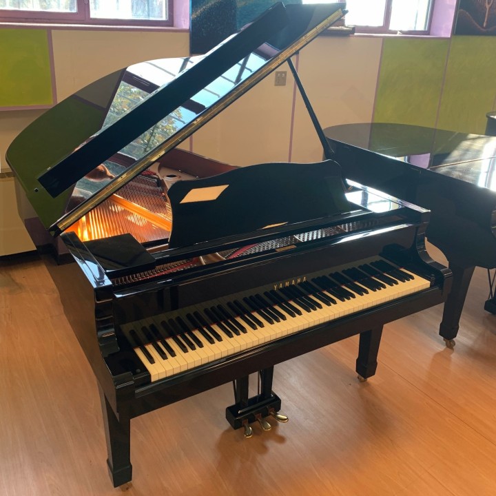 Yamaha C5 (1996) - Pianoforte a Coda