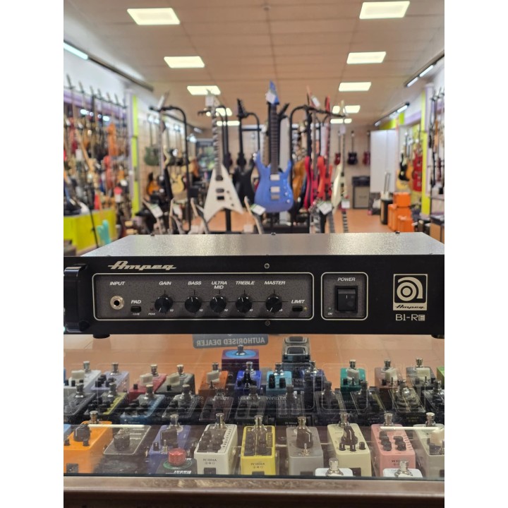 Ampeg B1-RE Testata a stato solido per basso