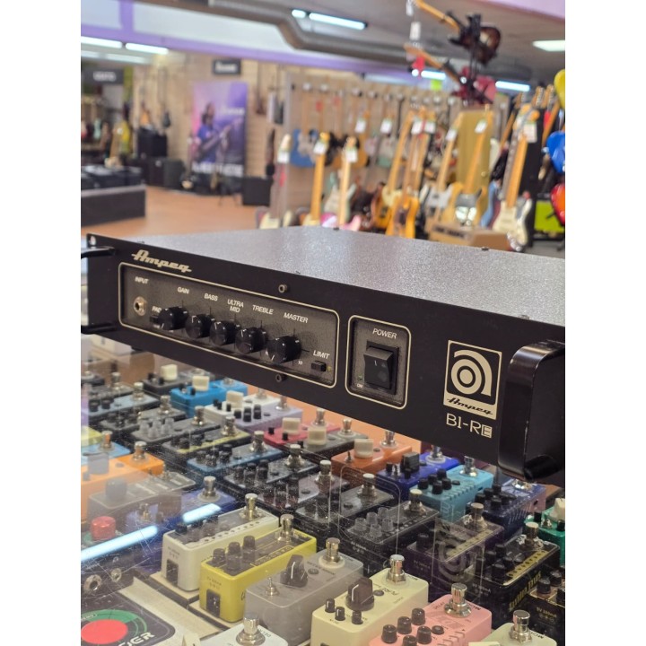 Ampeg B1-RE Testata a stato solido per basso