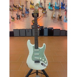 Fender - 1962 Stratocaster Relic, Rosewood Fingerboard, Aged Olympic White