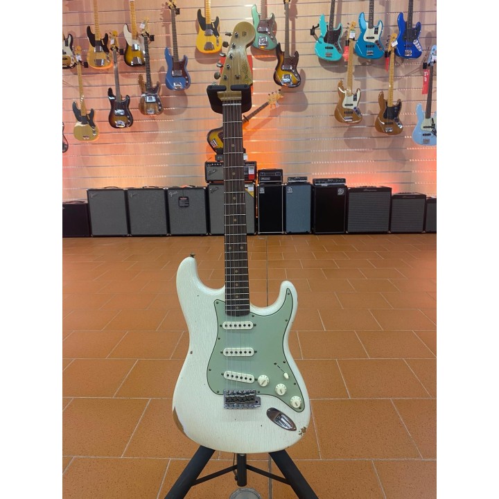 Fender - 1962 Stratocaster Relic, Rosewood Fingerboard, Aged Olympic White