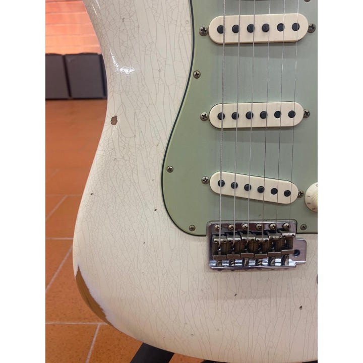 Fender - 1962 Stratocaster Relic, Rosewood Fingerboard, Aged Olympic White