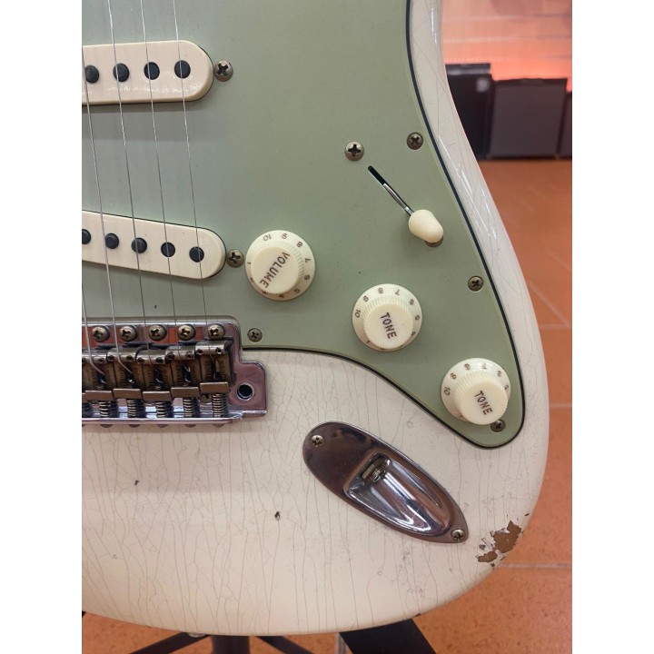 Fender - 1962 Stratocaster Relic, Rosewood Fingerboard, Aged Olympic White