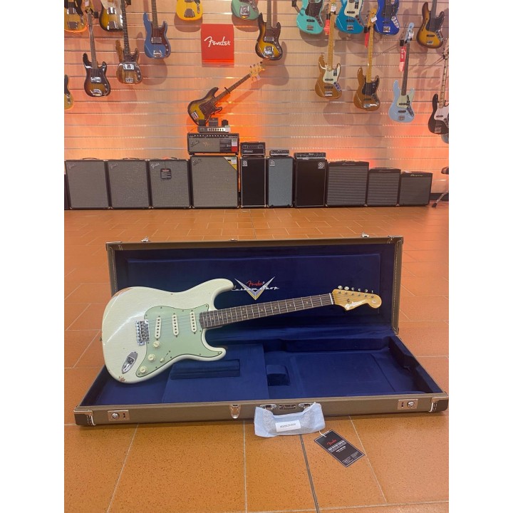 Fender - 1962 Stratocaster Relic, Rosewood Fingerboard, Aged Olympic White