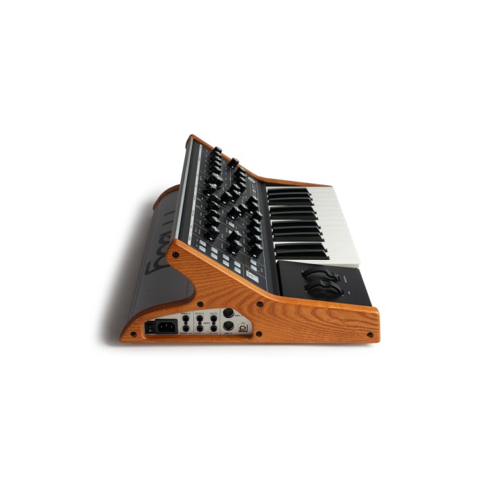 moog-usic-subsequent-25-synth