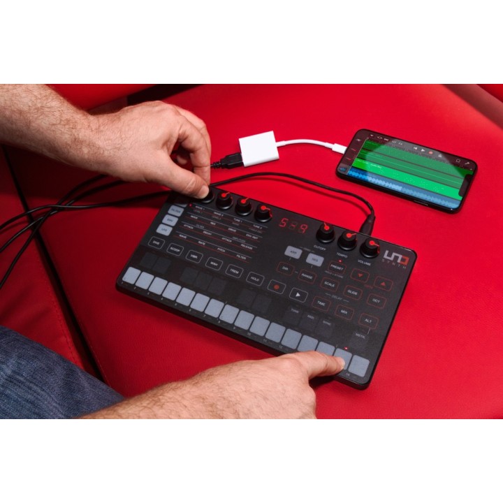 ik multimedia uno synth sintetizzatore analogico
