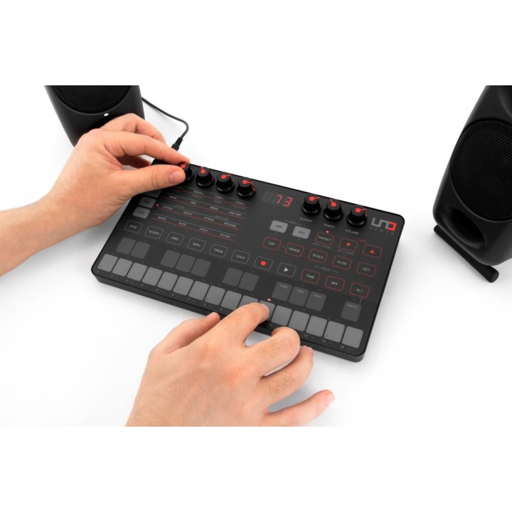 ik multimedia uno synth sintetizzatore analogico
