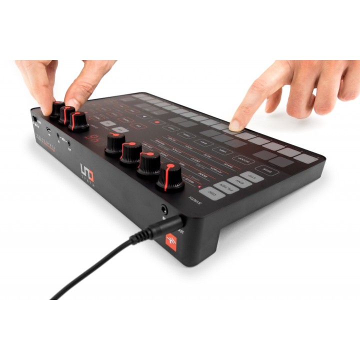 ik multimedia uno synth sintetizzatore analogico